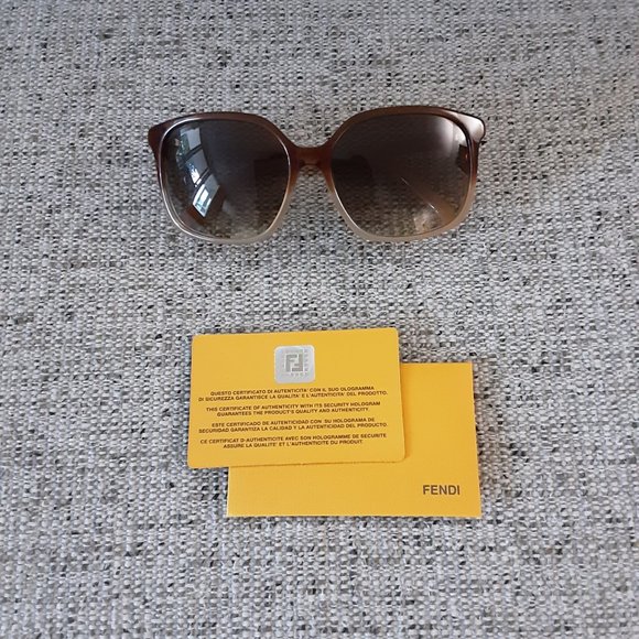 NWOT Fendi Sunglasses (Pink Frame) - Picture 4 of 4